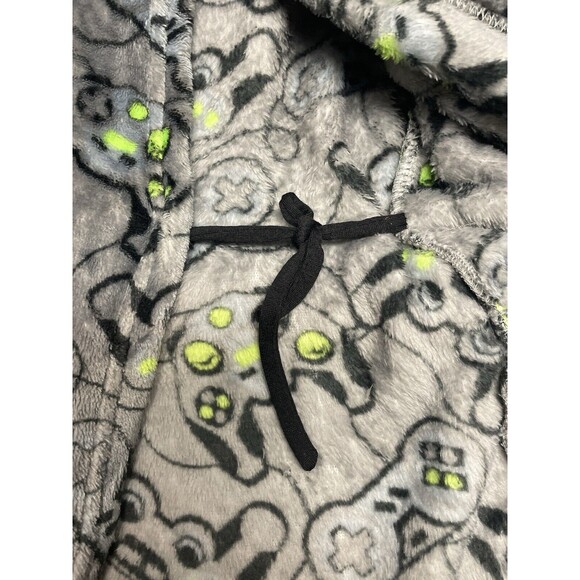 New Boy's Soft Cuddl Duds Gamer Remote Fleece Robe Gray Green Sz S(4/6) Pockets - Picture 7 of 10